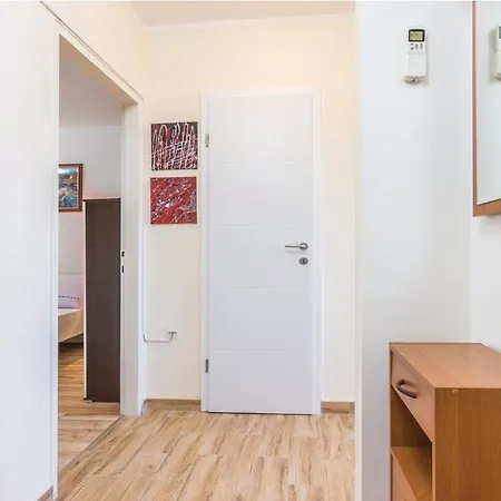 Appartamento Klara-centar *